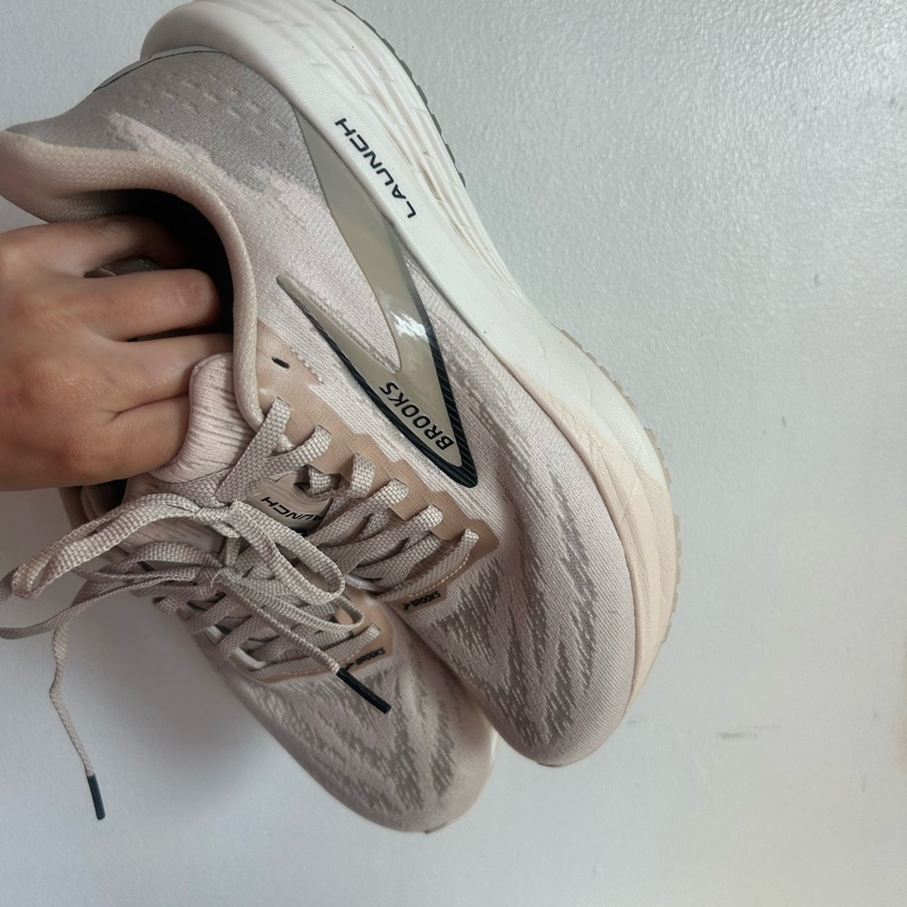 Brooks Launch Women's Running Shoes - tan - Picture 4 of 7